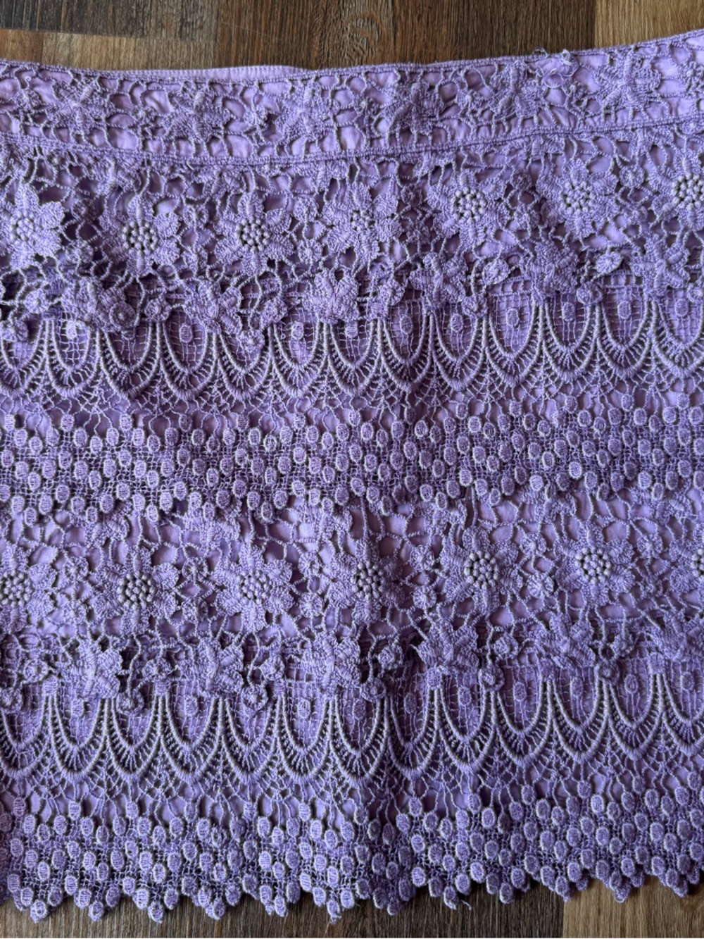 Women’s 8 American Eagle lavender lace mini skirt
